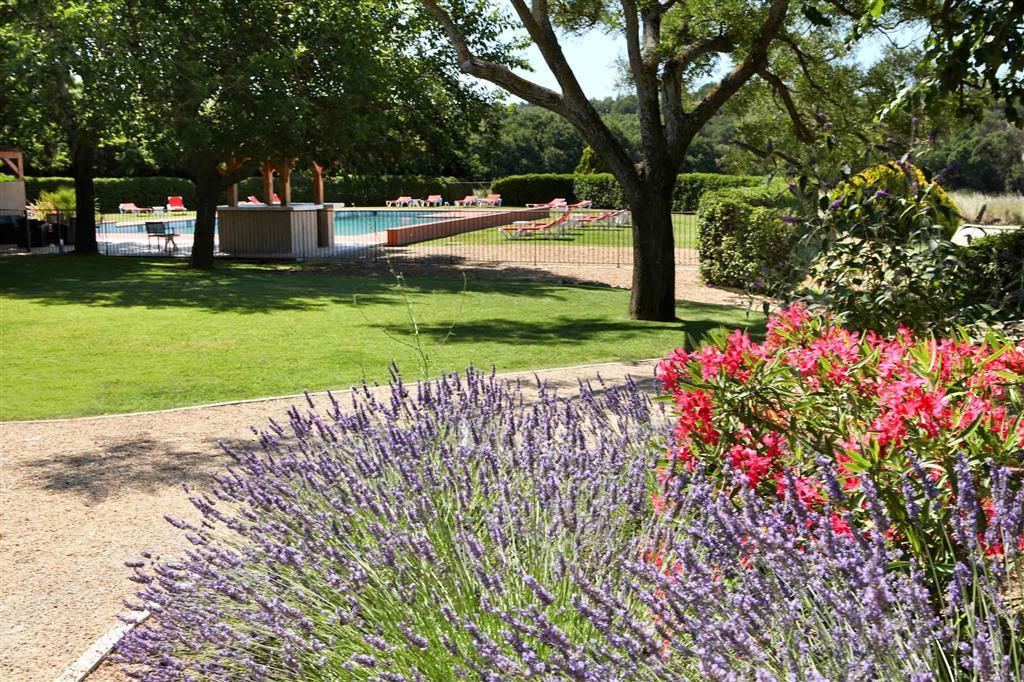 Mercure Aix-En-Provence Sainte-Victoire Chateauneuf-le-Rouge Bagian luar foto