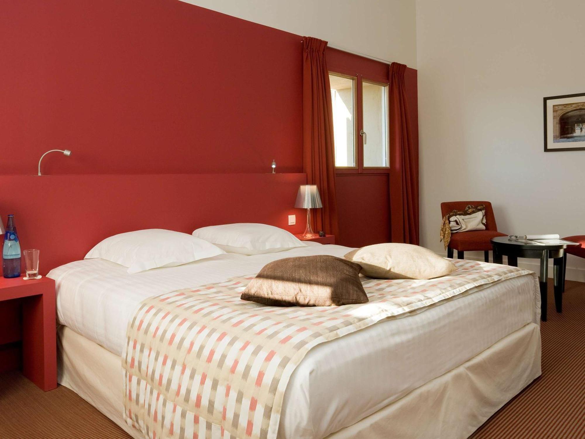 Mercure Aix-En-Provence Sainte-Victoire Chateauneuf-le-Rouge Bagian luar foto