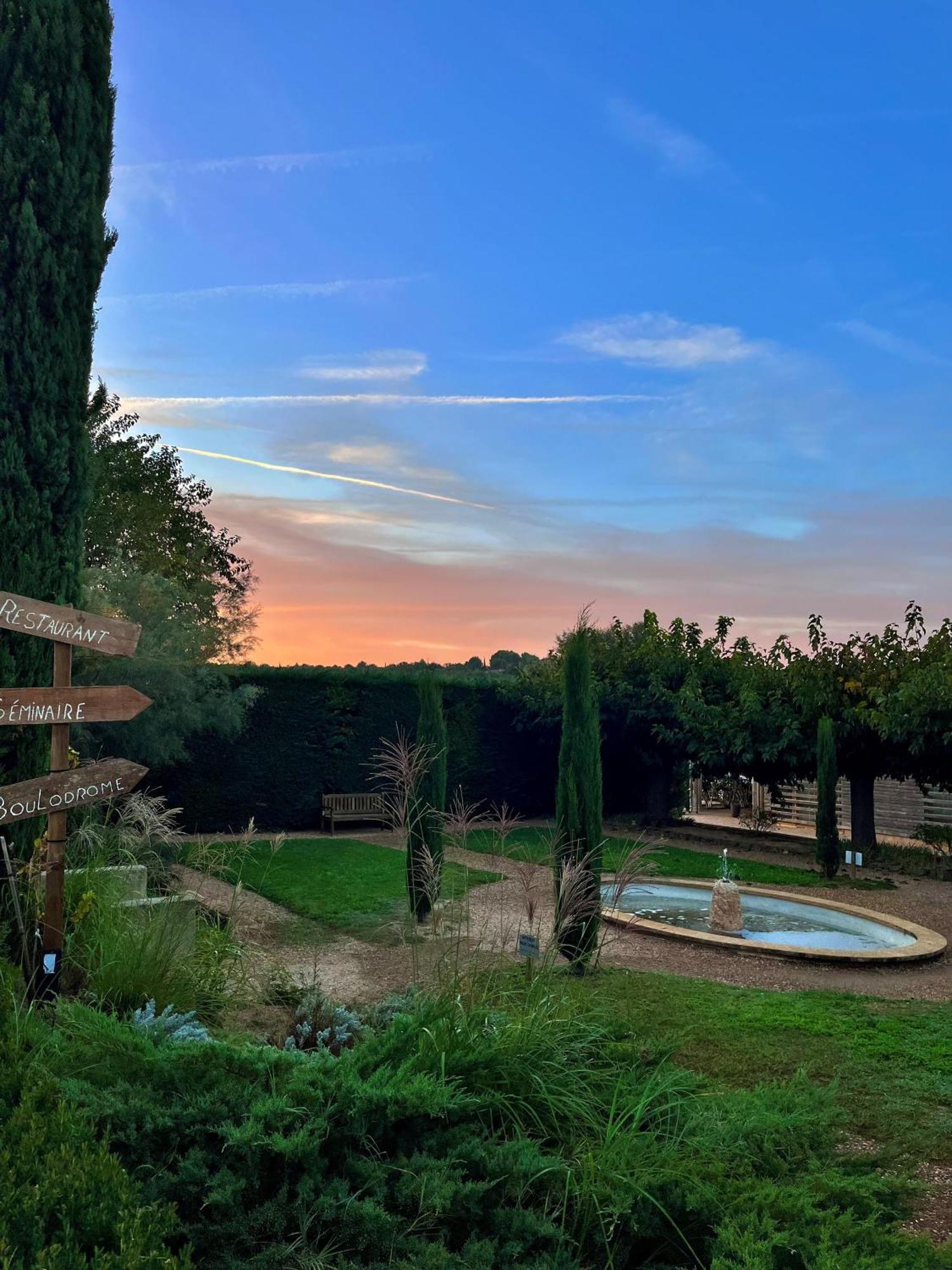 Mercure Aix-En-Provence Sainte-Victoire Chateauneuf-le-Rouge Bagian luar foto